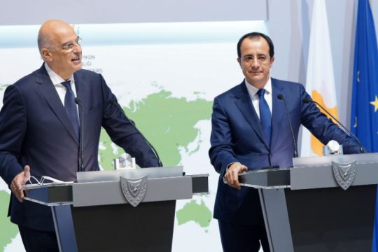 Δένδιας στην Κύπρο εν όψει συνόδου κορυφής
