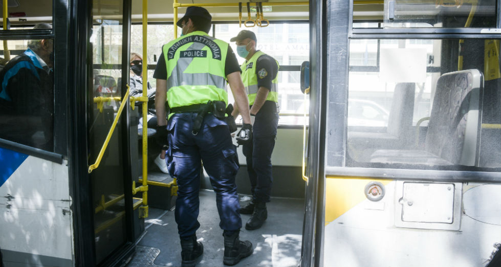 Τους ενόχλησε η μάσκα και ο «Ριζοσπάστης» σε αιμοδότη που έκοψαν πρόστιμο