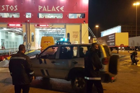 Έφτασαν στην Κρήτη τα πρώτα εμβόλια – Ξεκινάει τη Δευτέρα o εμβολιασμός