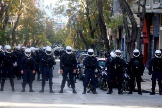 «Στρατιωτικός νόμος» στην καρδιά της Αθήνας