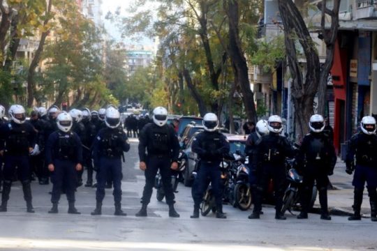 «Στρατιωτικός νόμος» στην καρδιά της Αθήνας