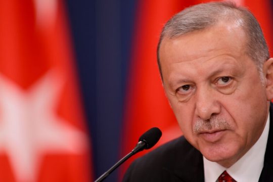 «Μαγειρεύει» τους αριθμούς κατά το δοκούν