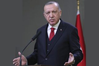 Οργισμένος για τις αμερικανικές κυρώσεις ο Ερντογάν
