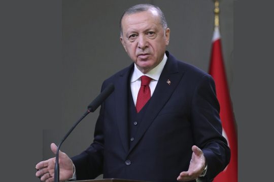 Οργισμένος για τις αμερικανικές κυρώσεις ο Ερντογάν