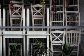 Επισφραγίζεται ο θάνατος της εστίασης, σε ελεύθερη πτώση τα καταλύματα