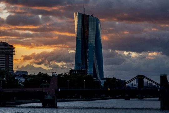 Πακέτο επιπλέον 500 δισ. για την ενίσχυση της ευρωζώνης σχεδιάζει η ΕΚΤ