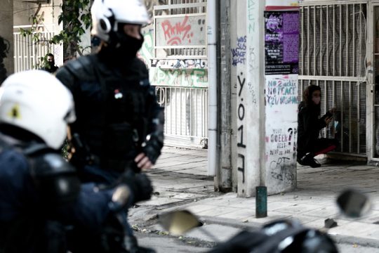 ΔΙΑΣ και ΟΠΚΕ απέκλεισαν πολιτικό χώρο στα Εξάρχεια–Τι καταγγέλλουν οι εγκλωβισμένοι