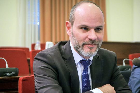 Γραφείο προϋπολογισμού Βουλής: βλέπει διαχειρίσιμη την κρίση, ζητά συναίνεση για έκθεση Πισσαρίδη