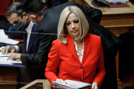 Έξι ερωτήματα Γεννηματά στην κυβέρνηση για τον εμβολιασμό