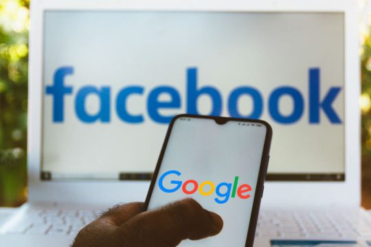 ΗΠΑ: 10 πολιτείες προσφεύγουν κατά της Google για κρυφή συμφωνία με το Facebook