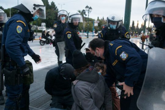 ΣΥΡΙΖΑ: «Αντιδημοκρατικοί αντιπερισπασμοί για να κρύψουν τις ευθύνες για την πανδημία»