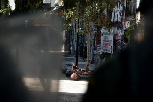Για τον αστυνομικό και τα λουλούδια