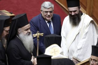 Στην ανάγκη κάνουμε και τον σταυρό μας…