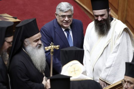 Στην ανάγκη κάνουμε και τον σταυρό μας…
