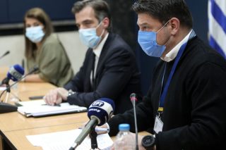 Υπό το κράτος πανικού για τη διπλοκαταγραφή των ελέγχων Covid