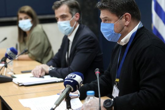 Υπό το κράτος πανικού για τη διπλοκαταγραφή των ελέγχων Covid