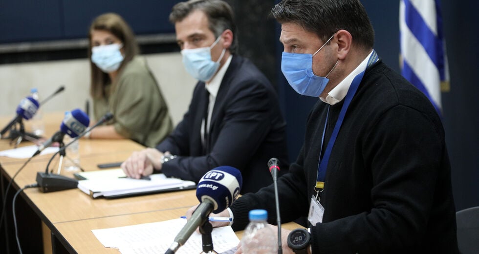 Υπό το κράτος πανικού για τη διπλοκαταγραφή των ελέγχων Covid