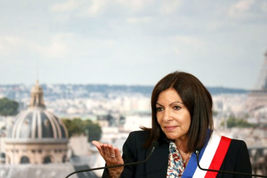 Πρόστιμο στη δήμαρχο Παρισιού επειδή έβαλε πολλές γυναίκες σε υψηλόβαθμες θέσεις