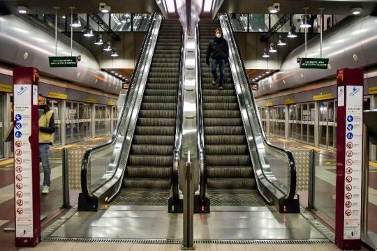 Ρολά κατέβασαν 390.000 επιχειρήσεις στην Ιταλία λόγω της πανδημίας