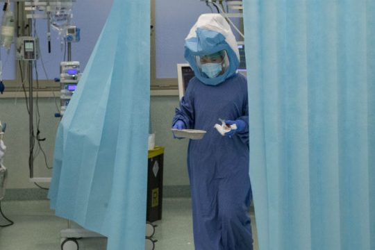 Μικρή ανάσα στην Ιταλία, ενώ η κυβέρνηση σχεδιάζει νέα περιοριστικά μέτρα
