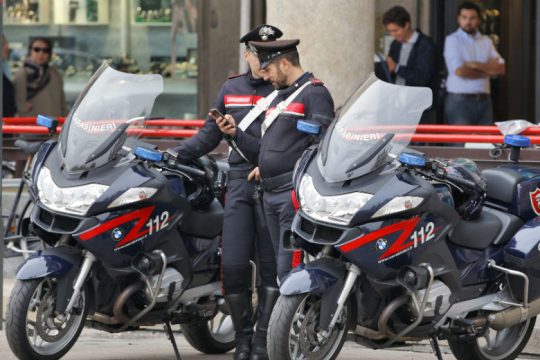 Εξιχνιάστηκε στην Ιταλία υπόθεση διακίνησης μεταναστών μέσω Ελλάδας και Τουρκίας