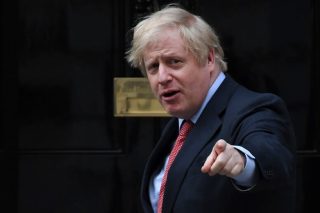 Οι ελιγμοί Τζόνσον σε Brexit και πανδημία τα κάνουν όλα δύσκολα