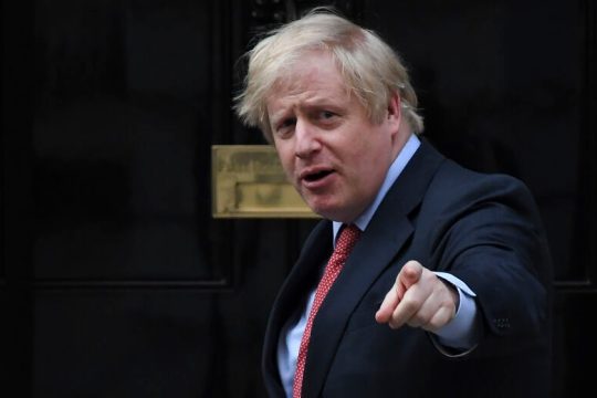 Οι ελιγμοί Τζόνσον σε Brexit και πανδημία τα κάνουν όλα δύσκολα