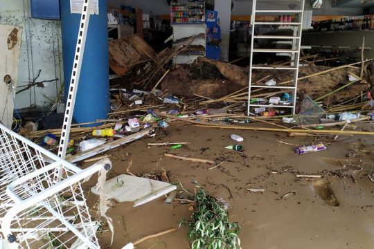 ΑΤΑΧΤΟΙ: Συνεχίζεται η καμπάνια βοήθειας στους πλημμυροπαθείς της Χερσονήσου
