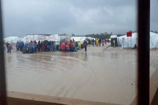 Η ελπίδα χάνεται στις λάσπες