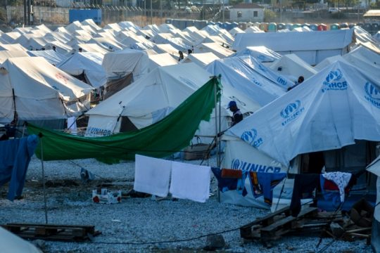 Στο εδώλιο οι 4 ένστολοι που χτύπησαν πρόσφυγες στη Λέσβο