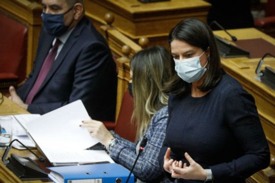 Ομοβροντία της αντιπολίτευσης για το Ελληνογερμανικό Ιδρυμα Νεολαίας