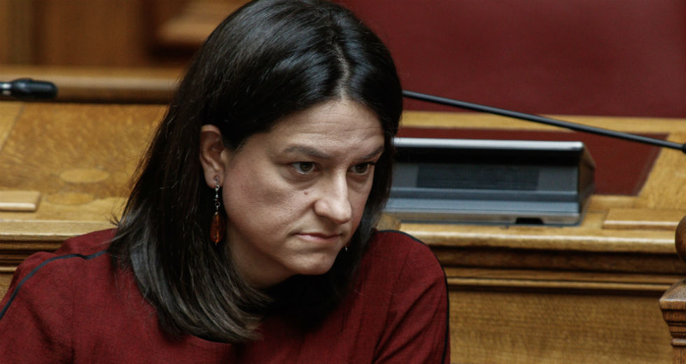 Η Νίκη Κεραμέως λείπει… στο γραφείο για δουλειές!