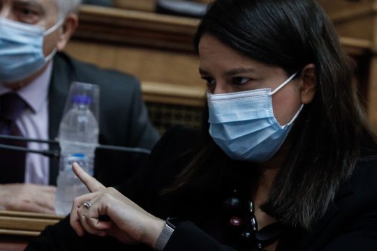 Μείωση εισακτέων στα Πανεπιστήμια και ίσα δικαιώματα στα Κολέγια. Τι δεν καταλαβαίνεις;