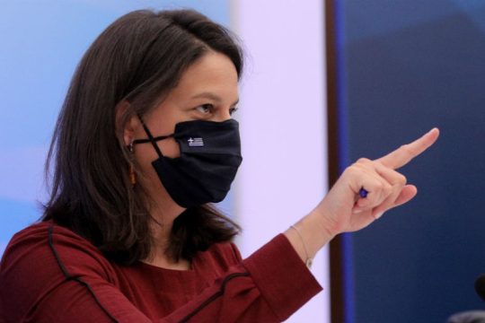 Κυρία υπουργέ της Παιδείας, μην εξωθείτε τους εφήβους…