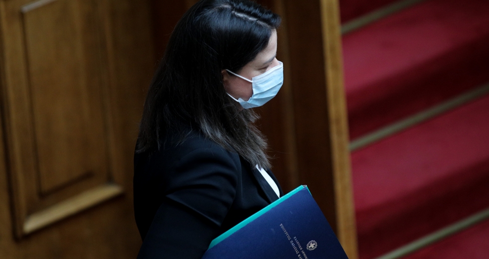Καταγγελία για την αντικοινοβουλευτική στάση της Ν. Κεραμέως