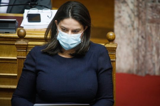 Επιτέλους, κυρία Κεραμέως!