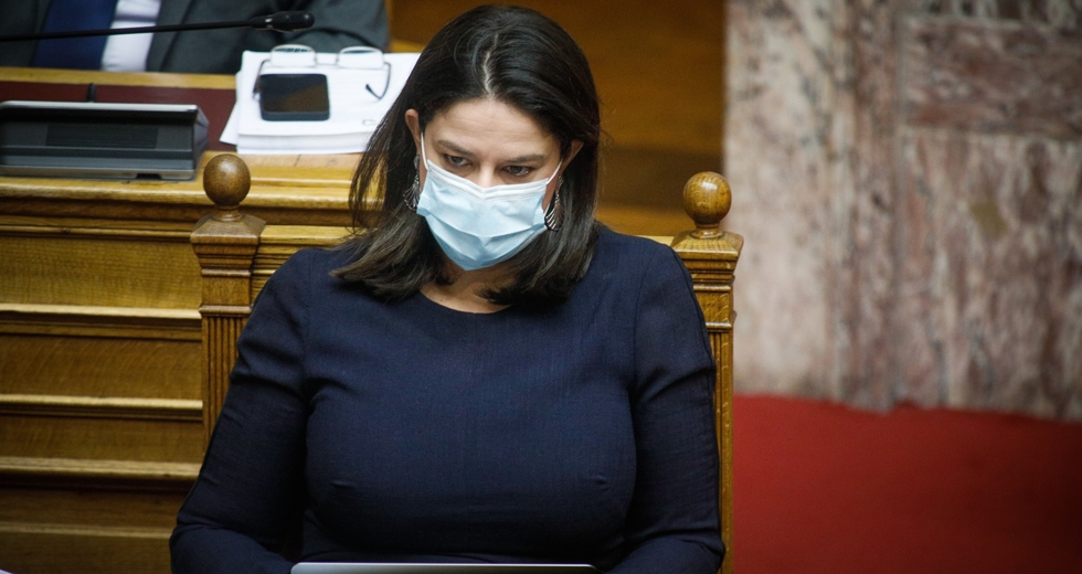 Επιτέλους, κυρία Κεραμέως!
