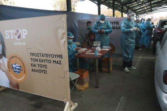 Τους εκπροσώπους των κομμάτων για τον εμβολιασμό ενημερώνει ο υπ. Υγείας