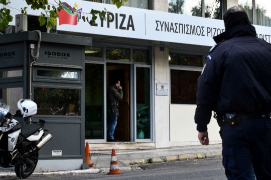 Να δώσει και παράσημο στην αστυνομία ο ΣΥΡΙΖΑ