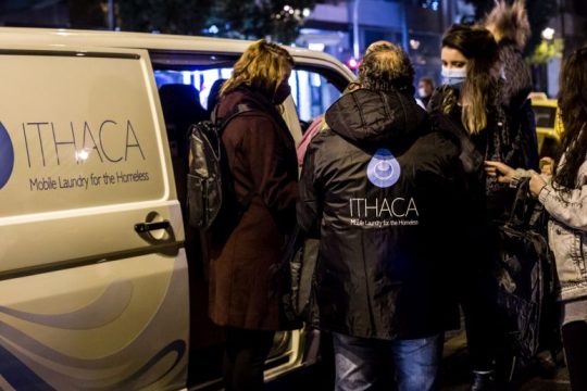 Χριστουγεννιάτικη δράση της LG και της Ithaca για τους άστεγους στην Αθήνα