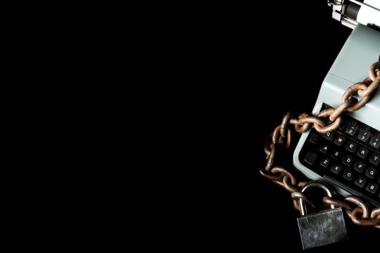 Διαλέγω τους ίδιους δημοσιογράφους που διαλέγει η λογοκρισία!