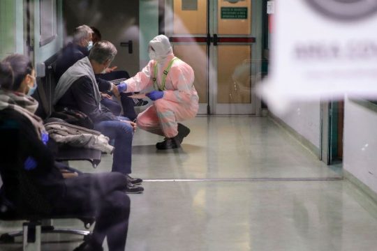 Αποζημίωση 100 εκατ. ζητούν συγγενείς νεκρών από κορονοϊό στην Ιταλία