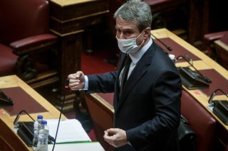 Ο Τσίπρας γλύτωσε το ξύλο από τον Λοβέρδο