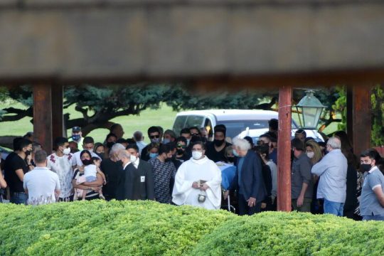 Ξέσπασε πόλεμος μεταξύ γνωστών και αγνώστων!