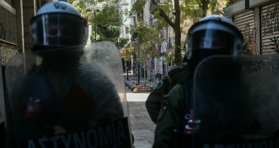 Απρόκλητοι τραμπουκισμοί ΜΑΤ και κατά φωτορεπόρτερ και δημοσιογράφων