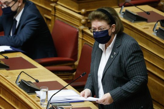 Η τσιμεντωμένη Ακρόπολη πλημμύρισε, η Μενδώνη δηλώνει «περήφανη»