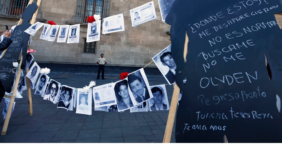 Ψάχνουν τους οικείους τους στη ματωμένη μεξικανική γη
