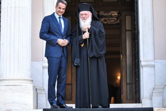 Το lockdown, ο Μητσοτάκης και τα «ιερά» αντάρτικα