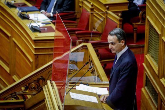 Κρύφτηκε πίσω από νέες παροχές, επενδύσεις και Rafale 