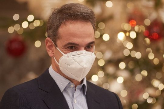 Σύσκεψη στο Μαξίμου στο δίπολο αστυνομικοί έλεγχοι-εκστρατεία εμβολιασμού